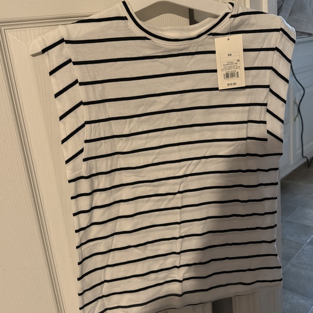 A New Day Short Sleeve Extended Shoulder T-Shirt Womens XS Black White Striped